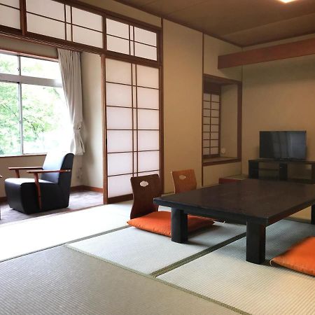 Hotel Yumoto Uonuma Екстер'єр фото