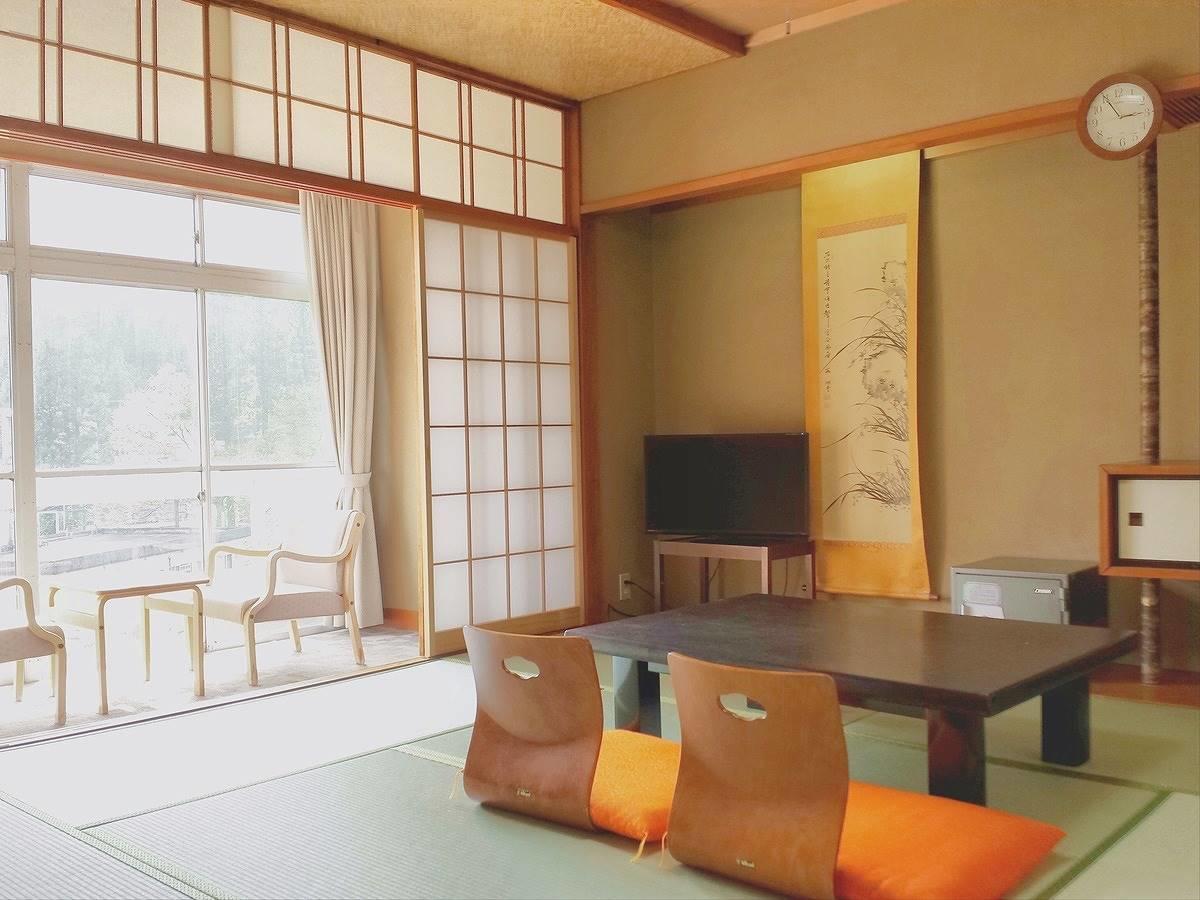 Hotel Yumoto Uonuma Екстер'єр фото
